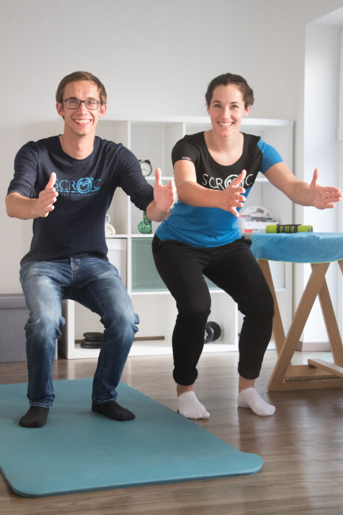 Physiotherapie in Wolfern. Physiotherapeutin Verena Rieger mit Kunden. 